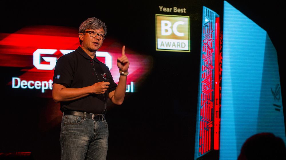 Asus' Joe Hsieh presenterer nye ROG G20.