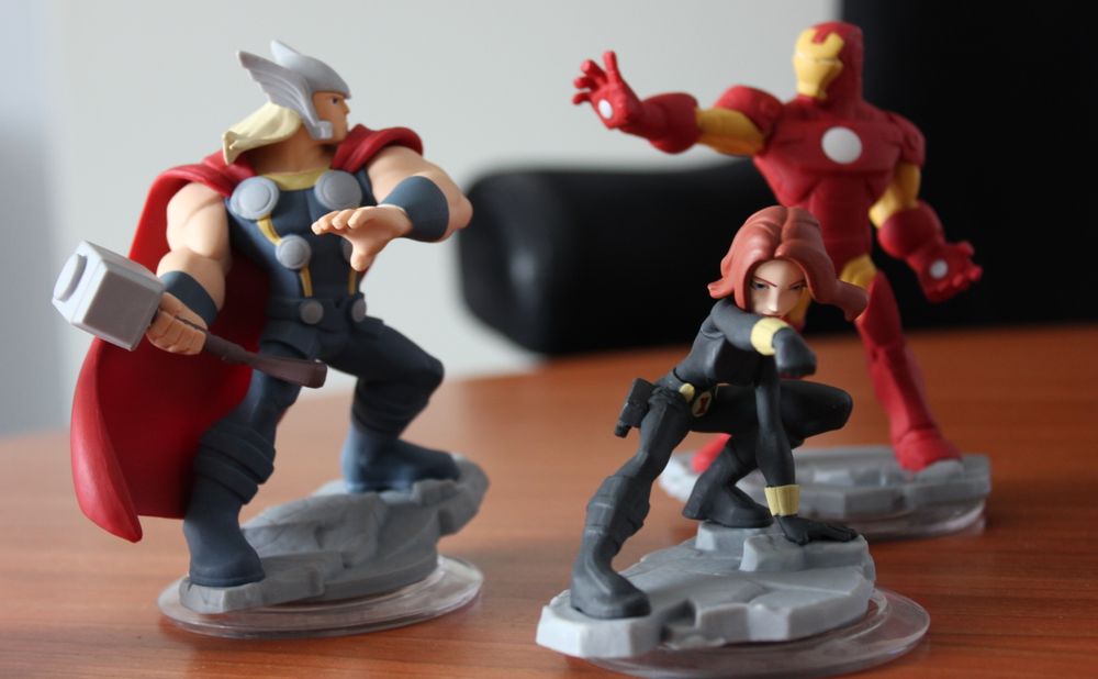 Thor, Iron Man og Black Widow er figurene som følger med i den nye startpakken, og slik ser de ut.