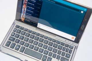 Det kan hende tastaturet til Galaxy Tab S 8.4 blir litt lite for noen, men avstanden mellom tastene er ganske god. Det gjenstår å se hvor bra det fungerer for lengre tekster enn denne.