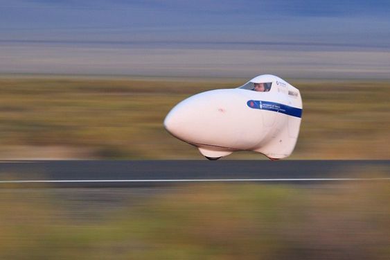 Vortex, en tidlig prototype, skiller seg fra Eta blant annet ved at føreren kikket ut av en frontrute. I nyere versjoner er designet endret for å minske luftmotstanden.
