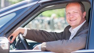 Ketil%20Solvik-Olsen%20i%20bil.300x169.j