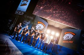 Virtus.pro vant EMS One Katowice.