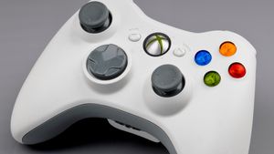 Xbox-360-white-wireless-controller.300x1