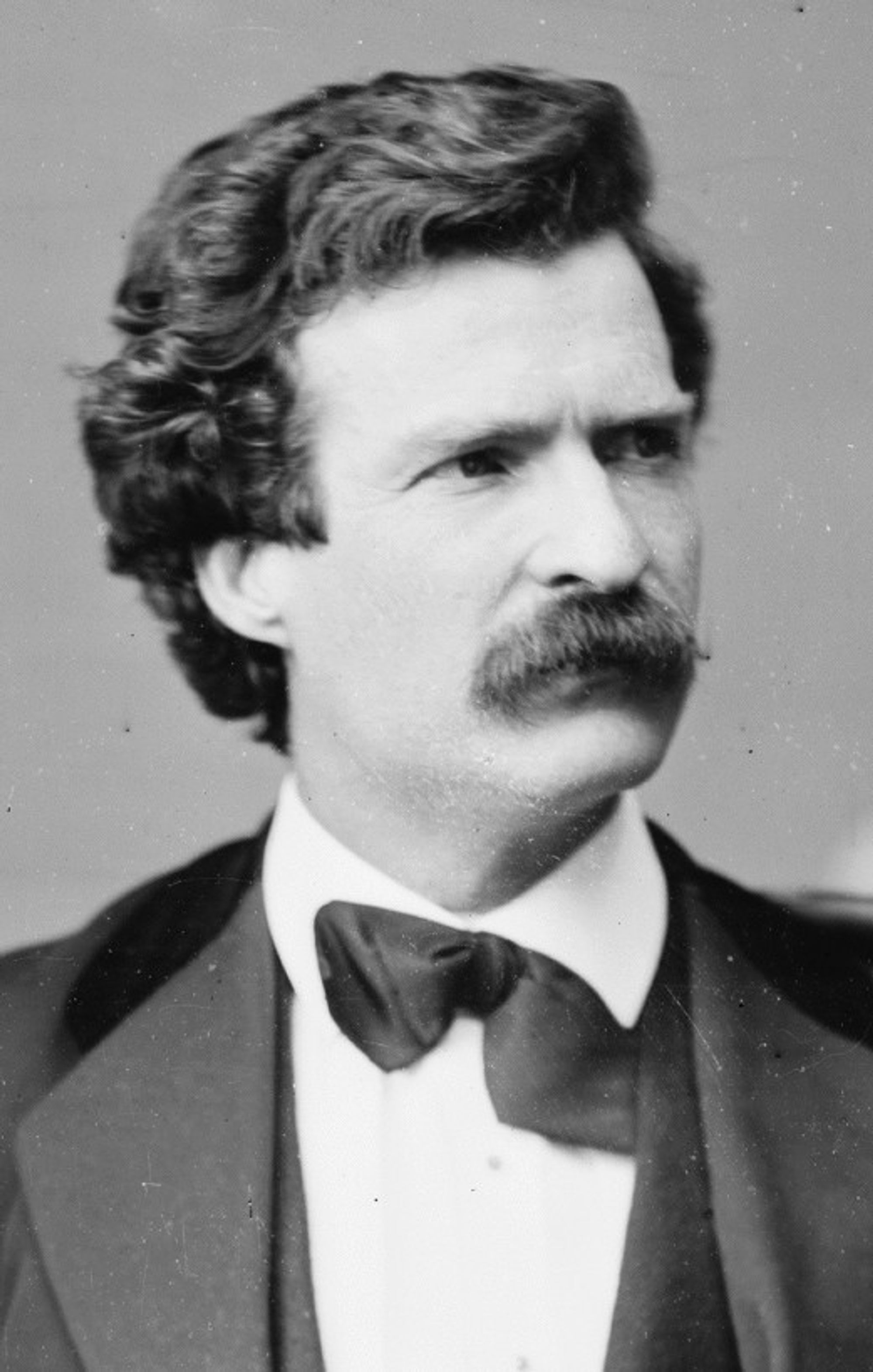 «A photograph is a most important document, and there is nothing more damning to go down to posterity than a silly, foolish smile caught and fixed forever.» - Mark Twain.