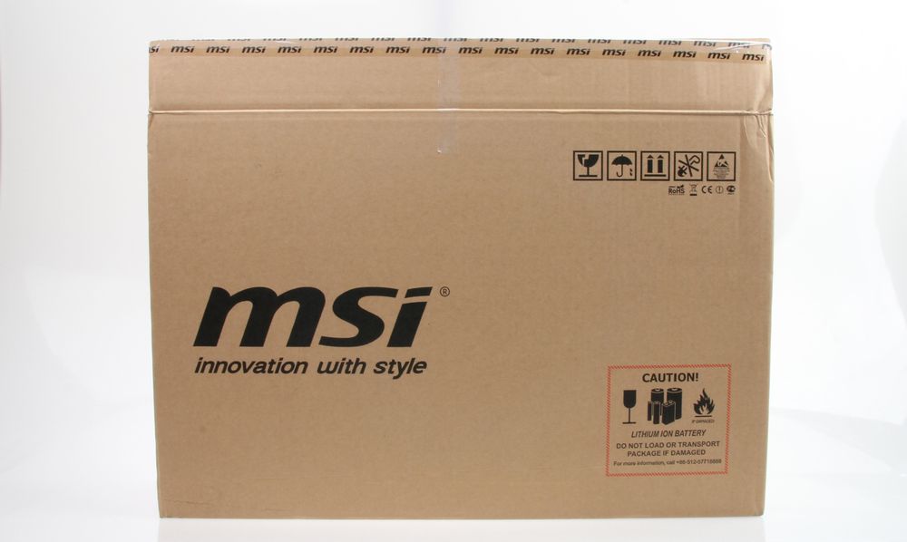 Pappesken den kommer til oss i er ikke så spennende, men allerede her seg vi at MSI har gjort noe med tykkelsen til maskinen.