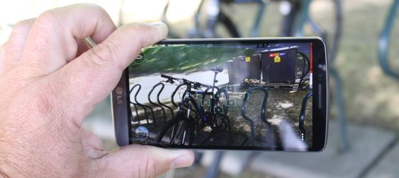 LG G3 i aksjon slik vi kjenner den. Den har sylskarp skjerm, og et av markedets beste mobilkamera.