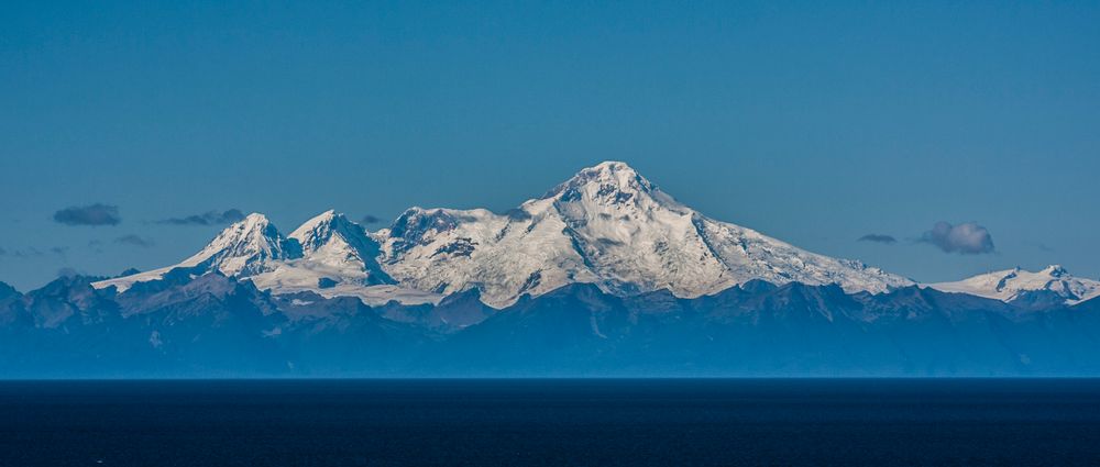 Mt. Iliamna, Alaska. Et stort fjell til en stor print.
