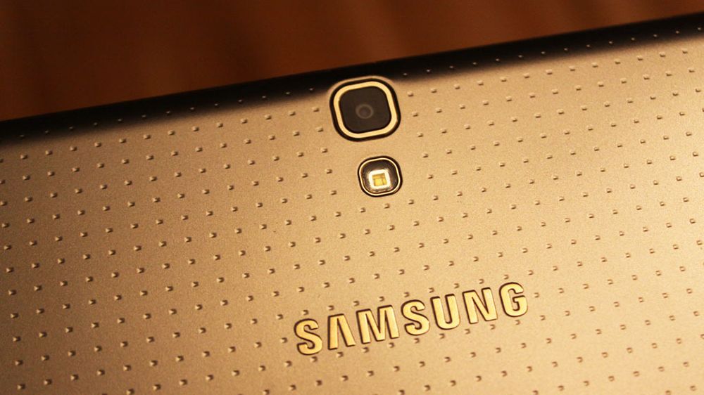 Samsungs heftigste nettbrett har fått deler av designen fra Galaxy S5.
