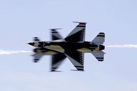 Flyene passerer hverandre ofte svært nærme.