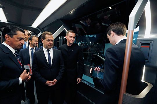 Statsminister Medvedev i Russland var med på lanseringen av Russia One.