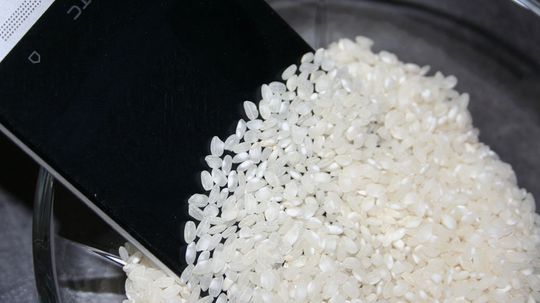 En bolle med ris (eller helst frokostblandingen Rice Krispies) skal angivelig være den tryggeste løsningen.