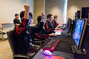 NewBee feirer etter en seier over Na'Vi.