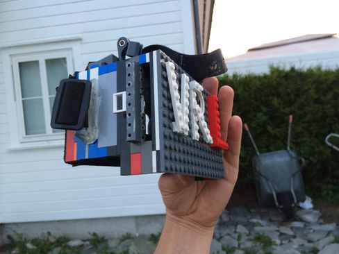 Utseende er inspirert av Oculus Rift.