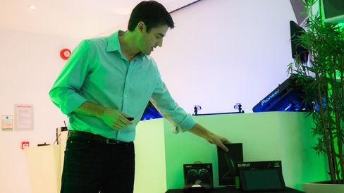Chris Daniel har akkurat avduket nye Shield Tablet.