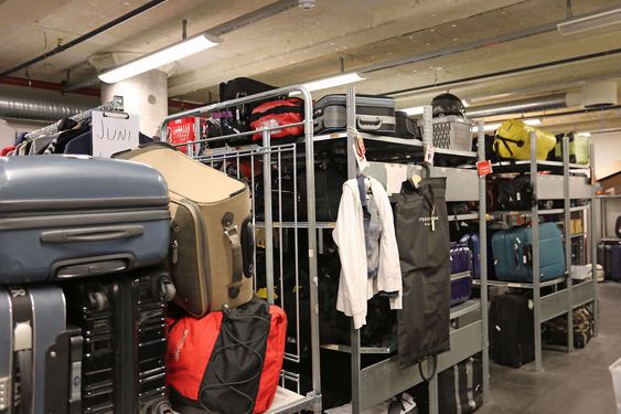 STORE MENGDER: Reisende glemmer mye rart på flyplassen.