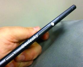 De så langt klareste bildene av det man tror er Xperia Z3 er det folka bak twitter-brukeren @evleaks som har stått for. Designet er mer eller mindre likt Z2, men på-knappen er svakt annerledes og kantene rundere.
