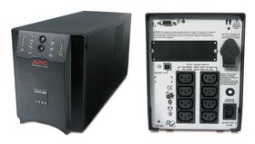 APC Smart-UPS 1500VA, med de spesielle IEC 320-støpslene på baksiden. Her får du ikke ladet mobilen din, altså.