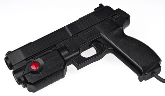 Namcos GunCon-pistol finnes i flere ulike varianter. Dette er den første som ble lansert med spillet Time Crisis.