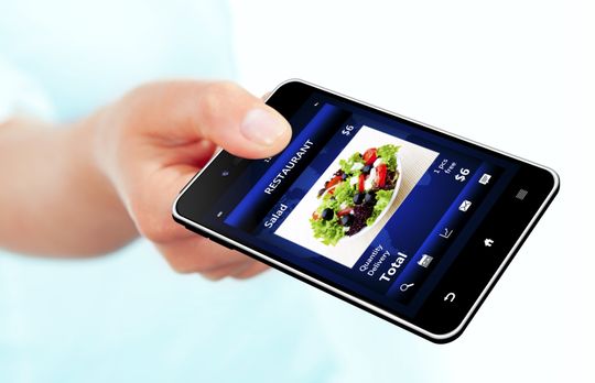 Mobilen kan bli ditt foretrukne betalingsmiddel på restaurant, hvis bransjen får det som de vil.