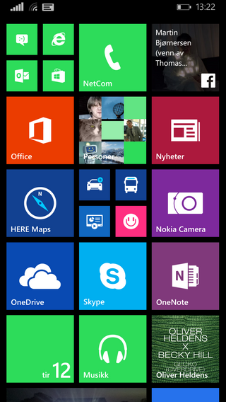 Du kan ha bakgrunner på hjemmeskjermen, og du har en rekke valg for hvor store de såkalte flisene skal være. Ellers ser Windows Phone ut akkurat slik det har gjort siden det var nytt.