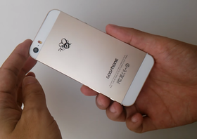 GooPhone er til forveksling lik en iPhone 5S. Pent lite annet enn baksiden avslører telefonen ved første øyekast.