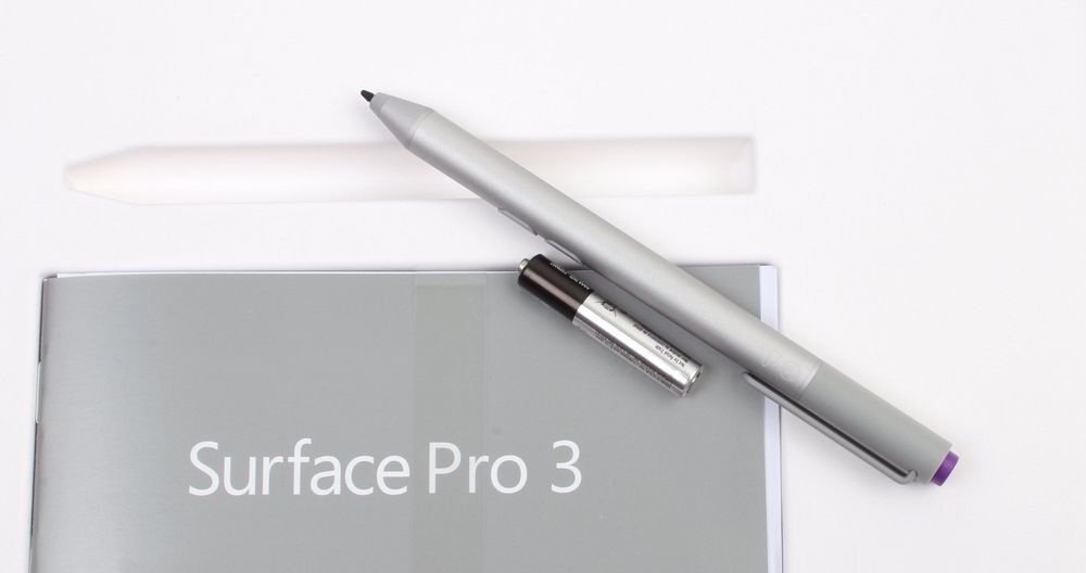 Penn og AAAA-batteri til denne følger med. Microsoft har så stor tiltro til den nye pennen at de faktisk kaller den for det og ikke en «stylus».