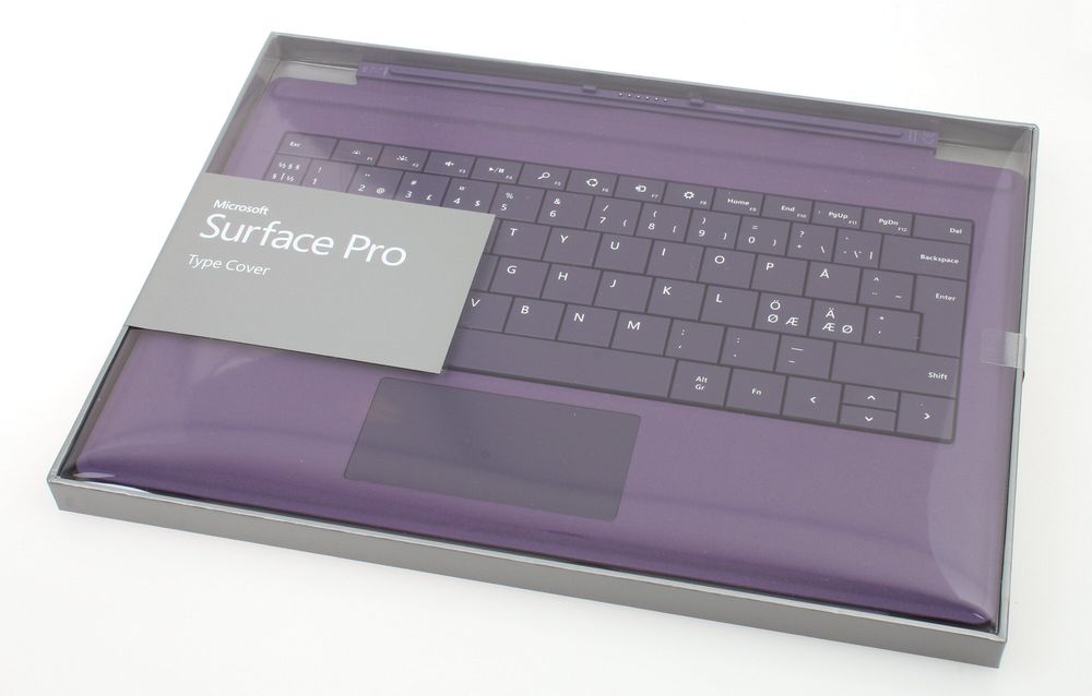 For å virkelig kunne bruke Surface Pro 3 skikkelig trenger du et tastaur. Det nye Pro Type Coveret er det eneste du som passer i skrivende stund, men til gjengjeld får du den i fem forskjellige farger.