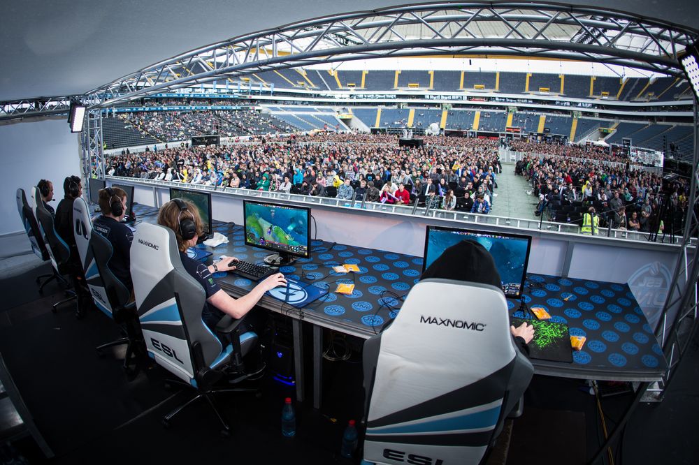 Publikum sett fra en av spillerbåsene under ESL One.
