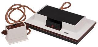 Den aller første håndkontrolleren til en hjemmekonsoll kom med Magnavox Odyssey. To skruknotter og en startknapp.