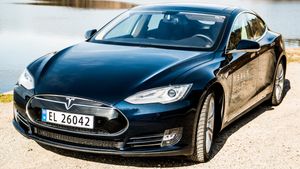 tesla-04.300x169.jpg
