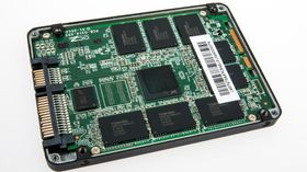 Innsiden av AMD Radeon R7 240 GB SSD.