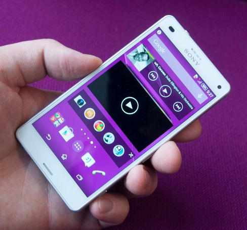 I Sony Xperia Z3 Compact har skjermen økt fra 4,3 til 4,6 tommer. Samtidig har selve mobilen blitt mindre.