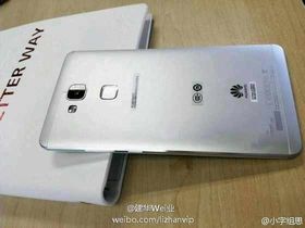 Baksiden av Huawei Scend Mate 7 vitner om solid håndverk og en interessant nyvinning – fingeravtrykkssensor på baksiden.