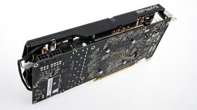 Det nye skjermkortet trenger to 6-pins PCI-E-strømkontakter for å fungere.