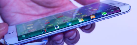 Galaxy Note Edge skal være hovedårsak til at Samsung setter utviklingen av bøyelige mobiler i høygir. Det hjelper nok også å vite at LG jakter på den samme milepælen.