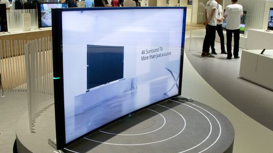 Sony kom også med en buet TV.