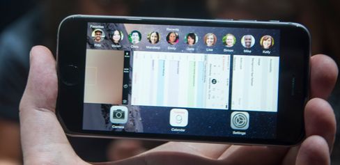 iOS har flere små tilpasninger for større skjermer. De fleste steder handler det om å vise mer informasjon.