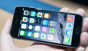 iPhone 6 topper NetComs liste over de mest solgte telefonene i oktober, mens den er helt nede på en 7. plass hos Elkjøp.