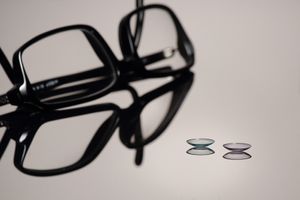 Hvis alle skjermene korrigerer for synet ditt, kan du kaste brillene og kontaktlinsene.