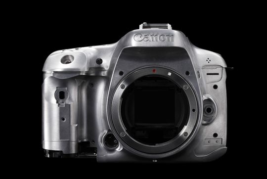 7D Mark II er meget solid bygget.
