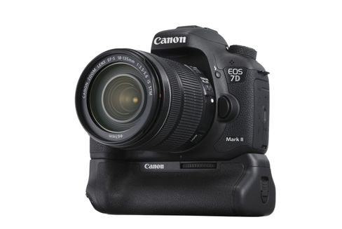 7D Mark II med batterigrepet BG-E16.