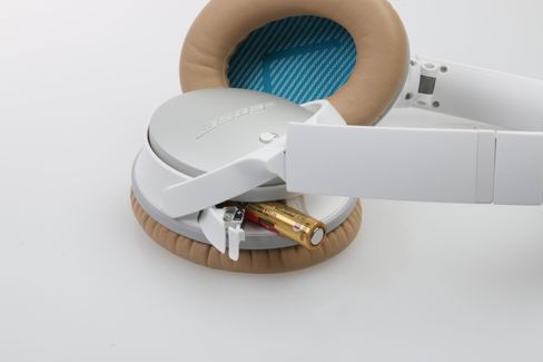 QC25 kan brukes uten batteri. .