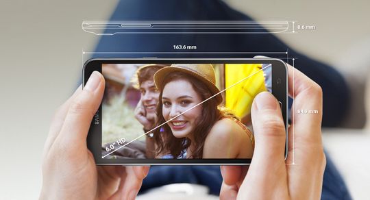 Den 6 tommer store skjermen byr ikke på den aller raffeste oppløsningen, men så er dette heller ikke en toppspesifisert telefon.