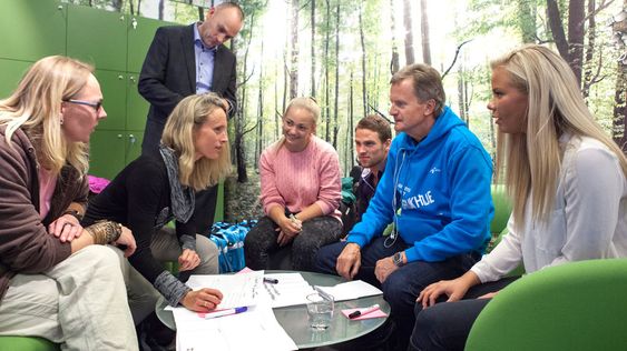 Konsernsjef Jon Fredrik Baksaas i Telenor ville gjerne høre hvilke tjenester superbrukerne ønsker seg.