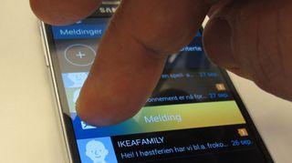 Stryk til venstre for melding...
