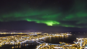 Timelapse-videoen byr også på Nordlyset.