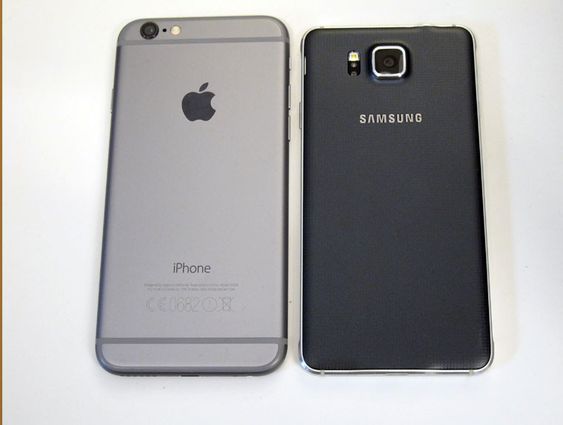 iPhone 6 og Galaxy Alpha har samme skjermstørrelse. Men Alpha er atskillig mer kompakt enn Apples nye sekser.