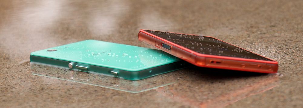 Sony Xperia Z3 Compact kan noe hverken Samsung Galaxy Alpha, eller Apples iPhone 6 kan; den kan bade. Sony fortsetter å satse på vanntette telefoner.