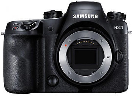 Samsung NX1 uten objektiv.