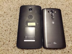 Det som skal være Nexus 6 ved siden av LGs G3. LG er produsenten bak både Nexus 4 og Nexus 5.